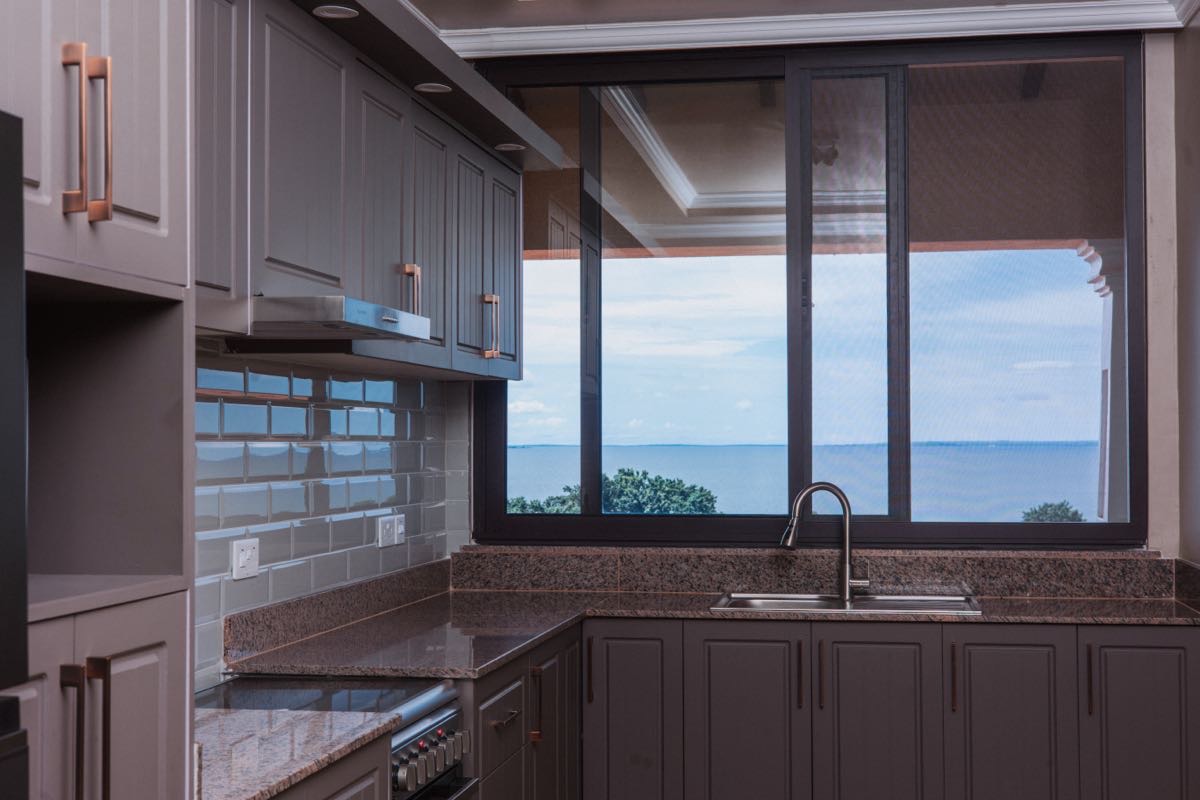 Fully-Equipped Gourmet Kitchen