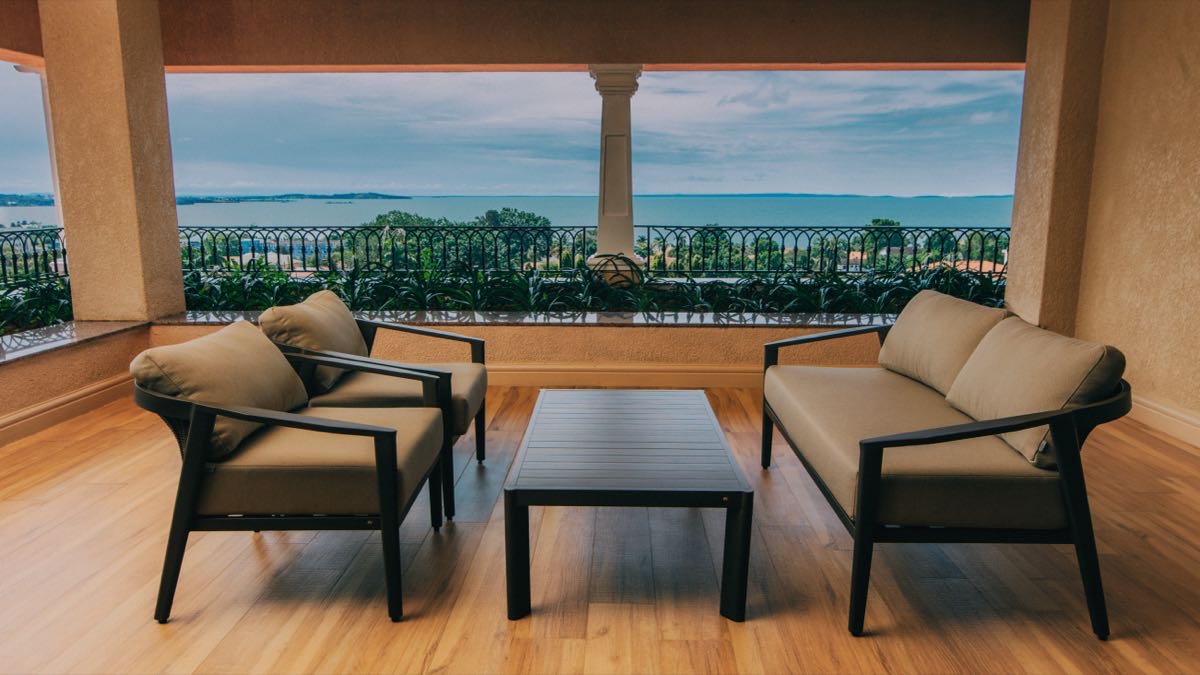Panoramic Penthouse Lounge